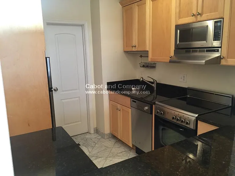 185 Beacon St #4R — Photo 3
