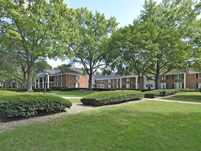 Huntley Square — Photo 15