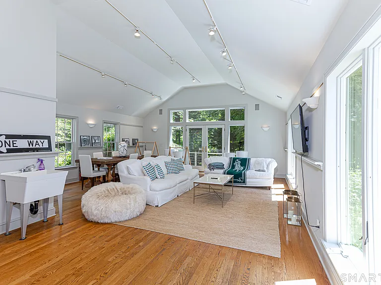 896 Westport Rd — Photo 9