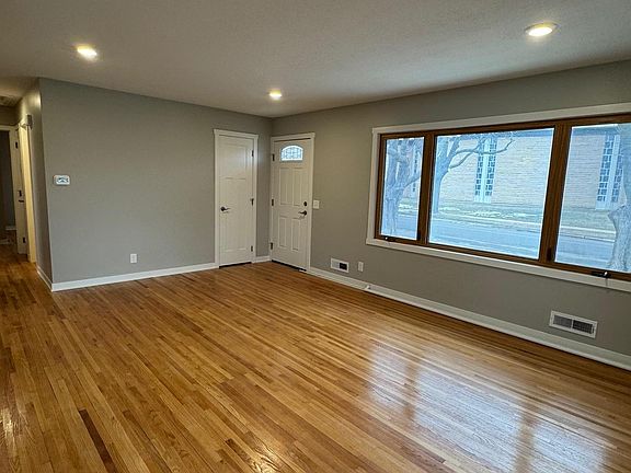 4th image of 1307 13th Ave NW