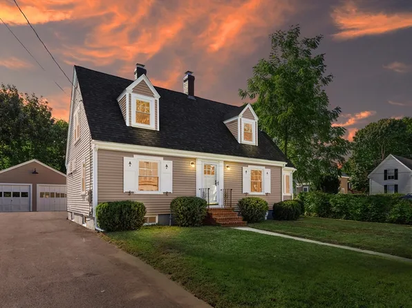 28 Powow St, Amesbury, MA 01913