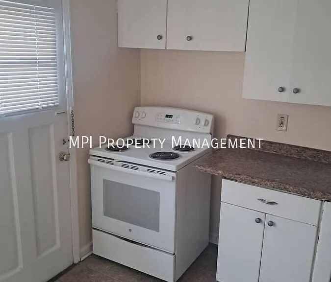 232 N 75th St #8 — Photo 5