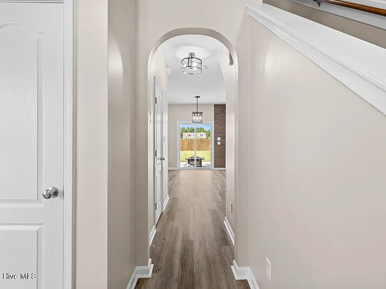 403 Zircon Ct — Photo 5