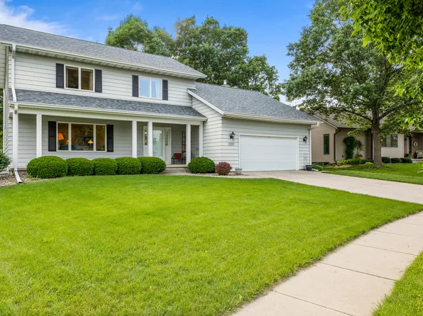 2207 Buchanan Dr, Ames, IA 50010