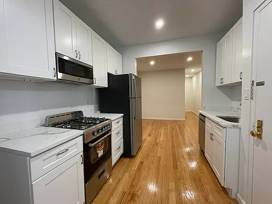 Rented by HOLTON REAL ESTATE INC. | media 13