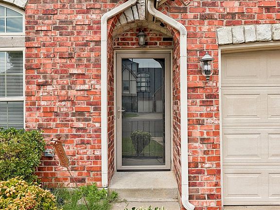 3rd image of 12205 Garden Ct