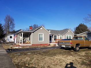 224 N Macon St, Moweaqua, IL 62550