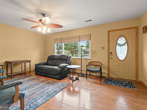 3rd image of 109 Spruce Blvd