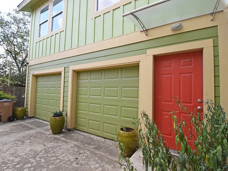 2102B Greenwood Ave — Photo 2