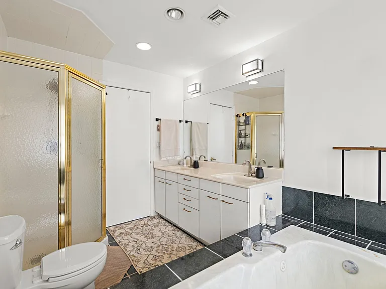 11A Riverview Cir #11A — Photo 15