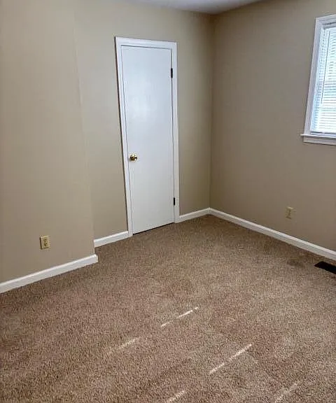 1090 N Guignard Dr — Photo 7