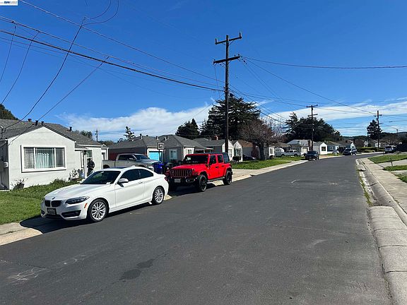 4th image of 4363 Wesley Way