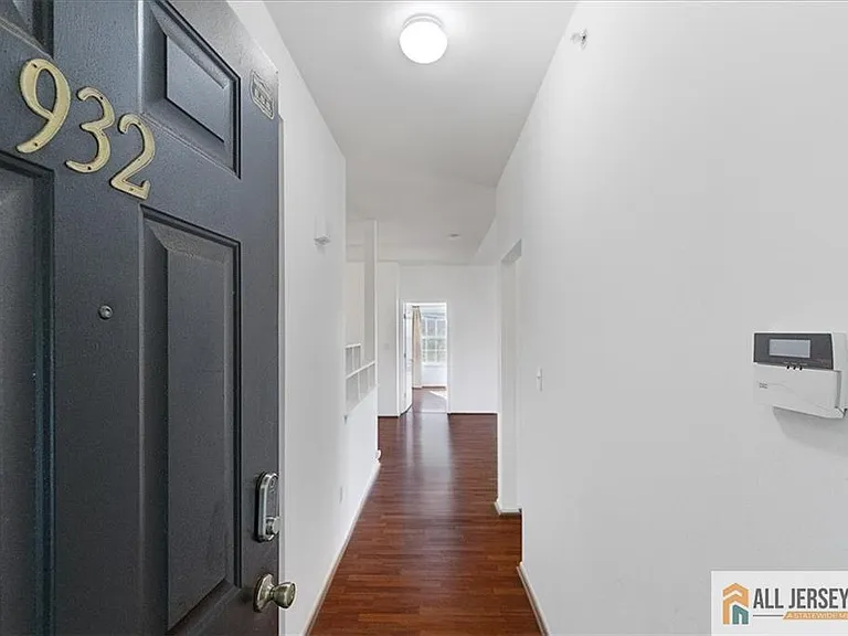932 Del Negro Ct #932 — Photo 4