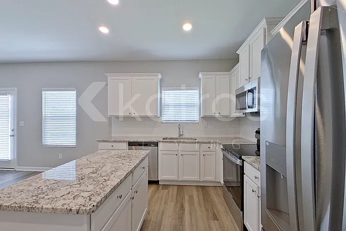 5 bed, 2.5 bath, 2459 sqft, $2,395 — Photo 2