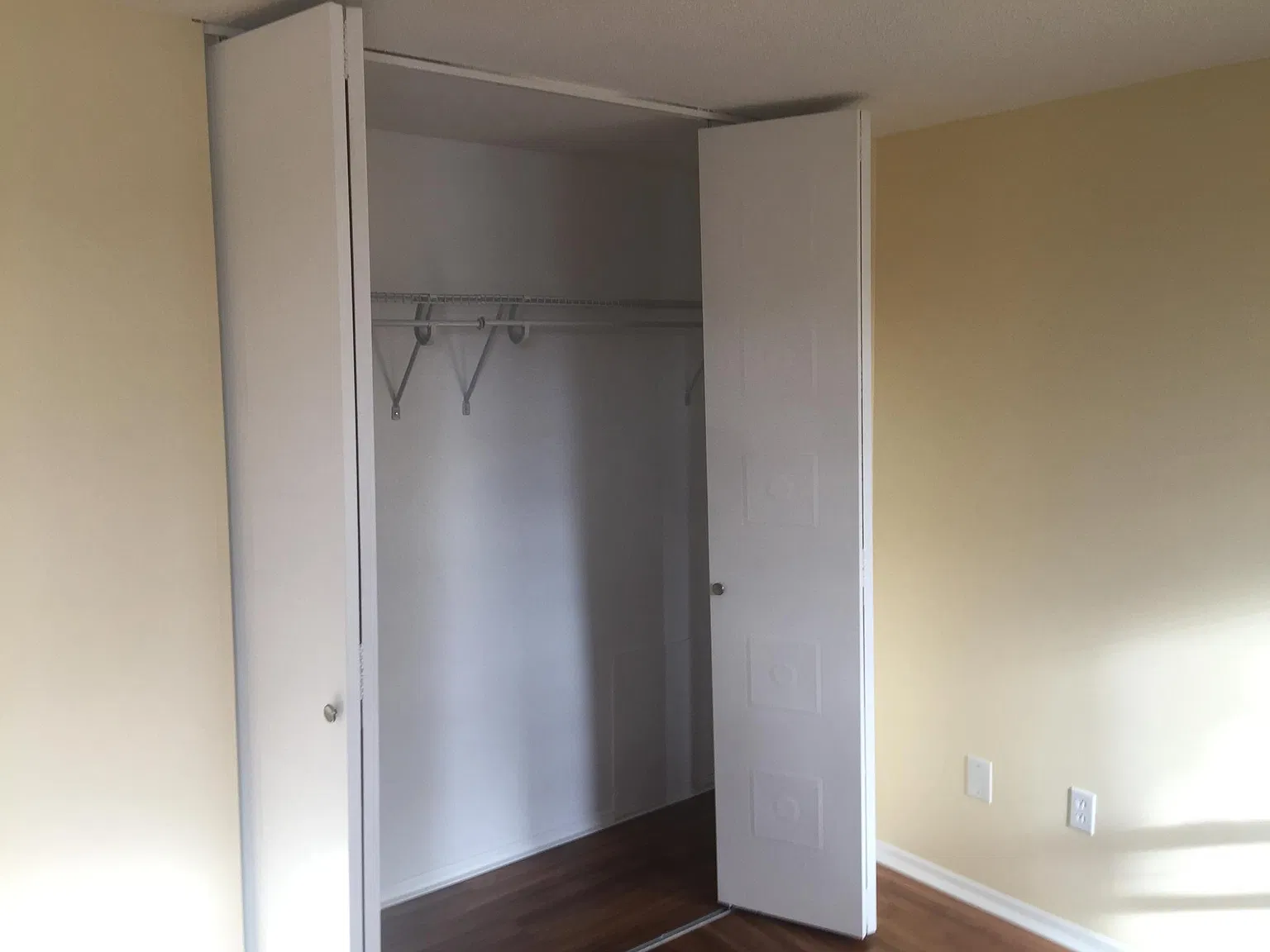 1074 Mount Hope Ave — Photo 2