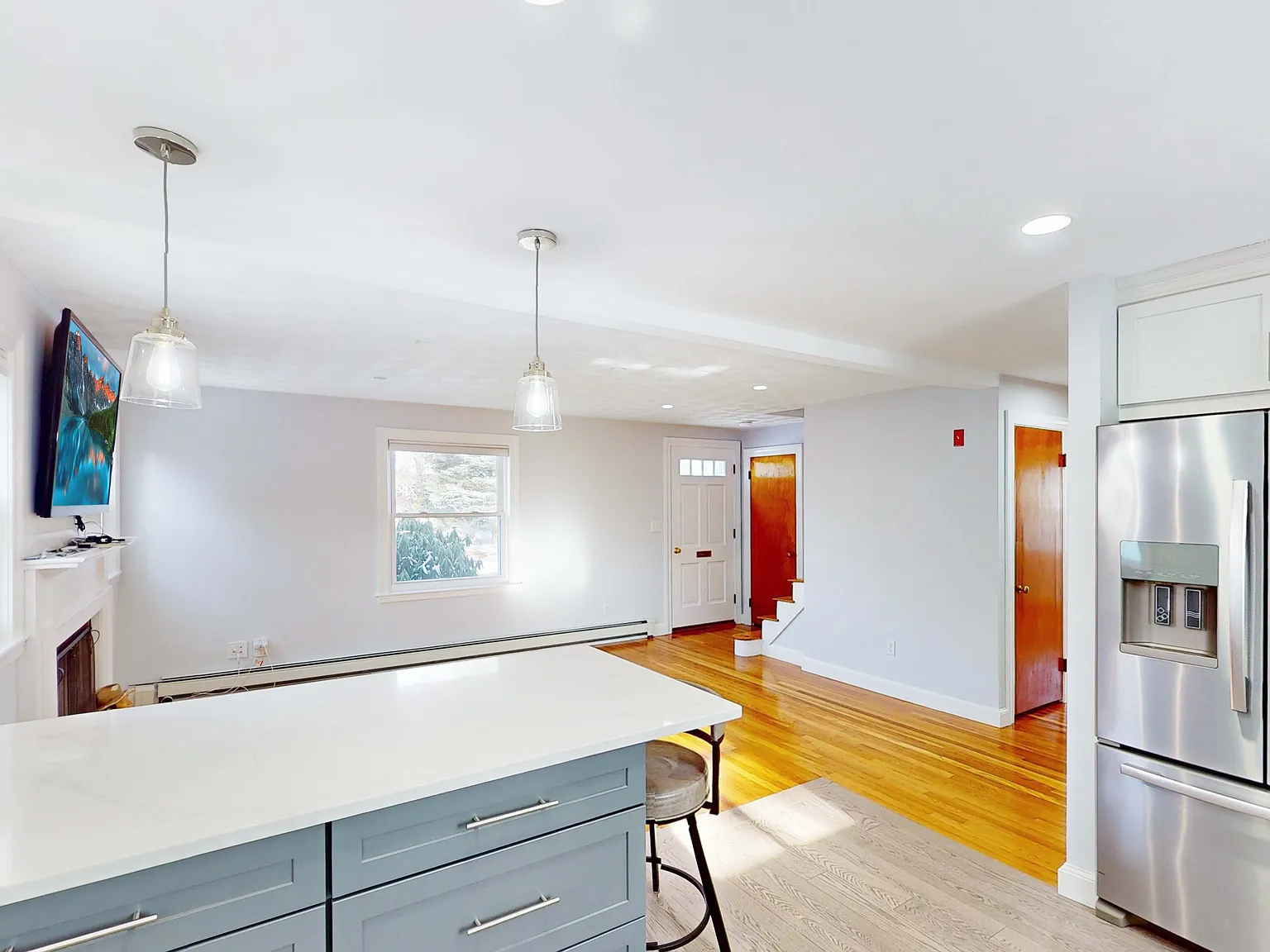 3 bed, 1224 sqft, $3,700 — Photo 2