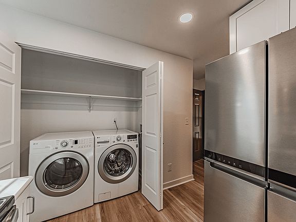 Laundry Room - Pantry
