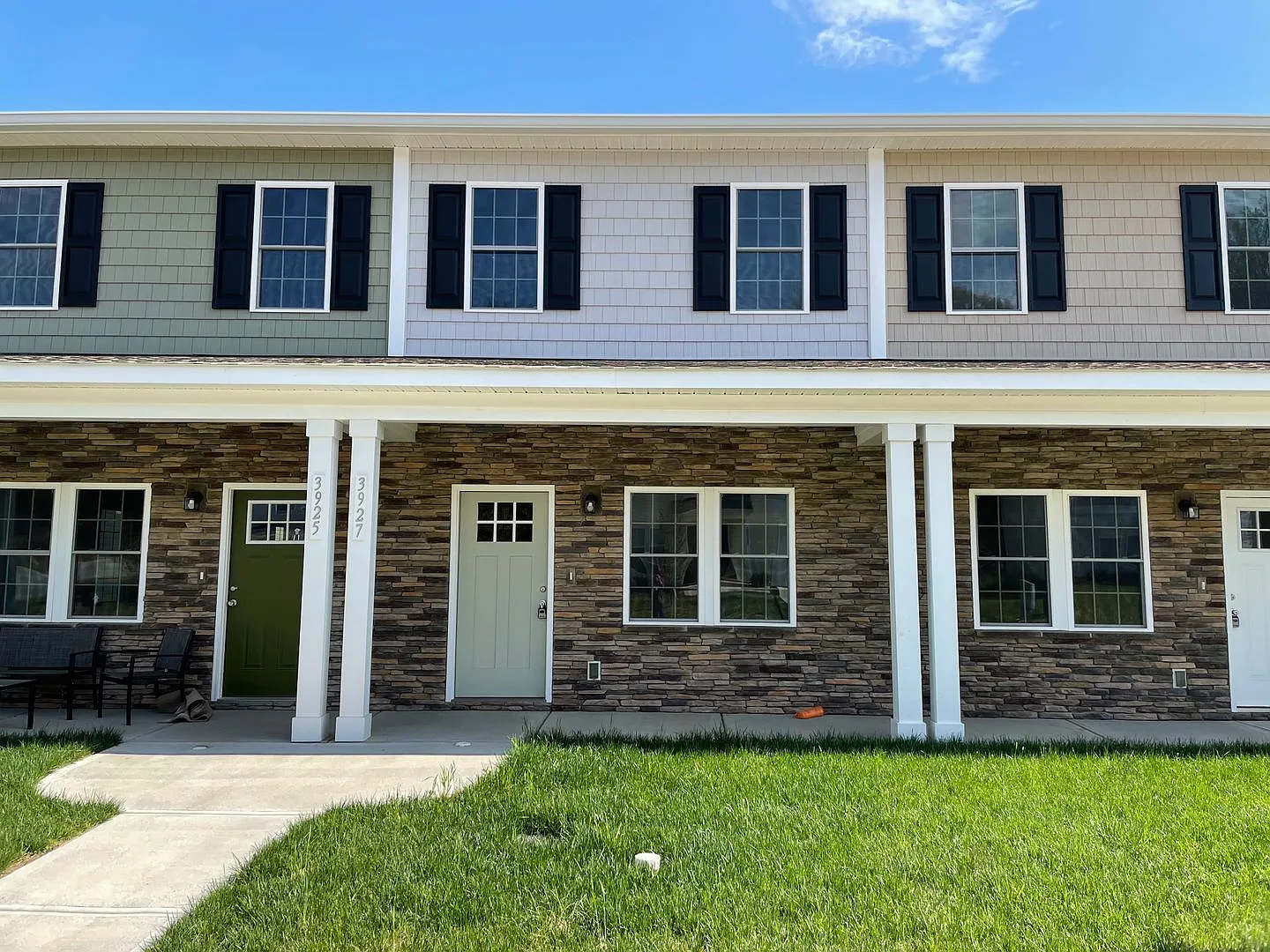 3BR Townhome in Hickory — Photo 1