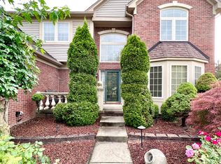 6622 Saint Andrews Dr, Shelby Township, MI 48316