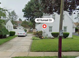 42 Sunset Drive, Hempstead, NY 11550