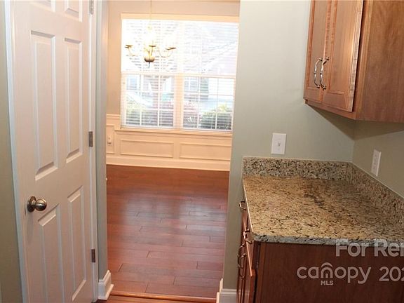 5th image of 1926 Arbor Crest Ct