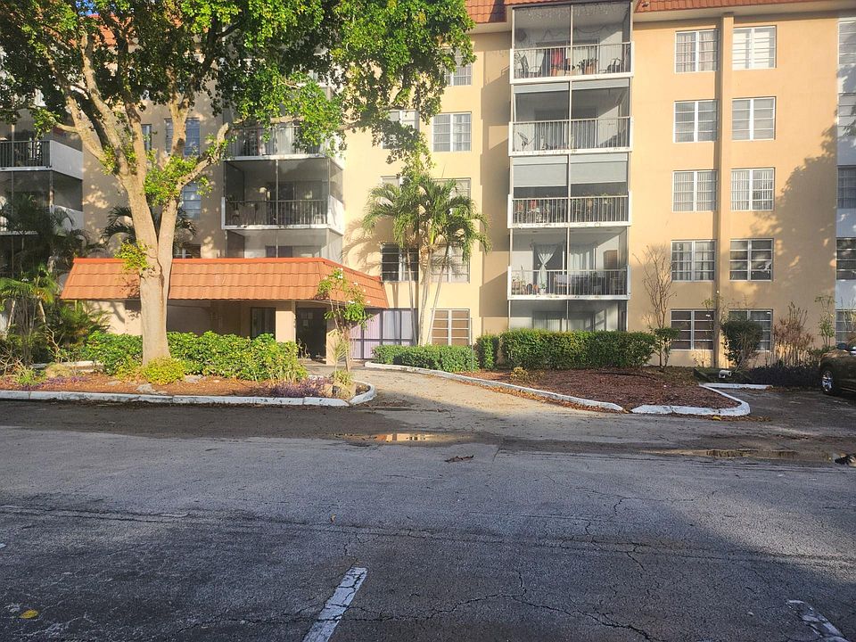 1st image of 4160 Inverrary Drive #311