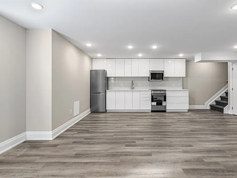 505 Churchill Ave N #5 — Photo 2