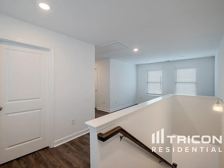 Tricon East Ridge — Photo 13