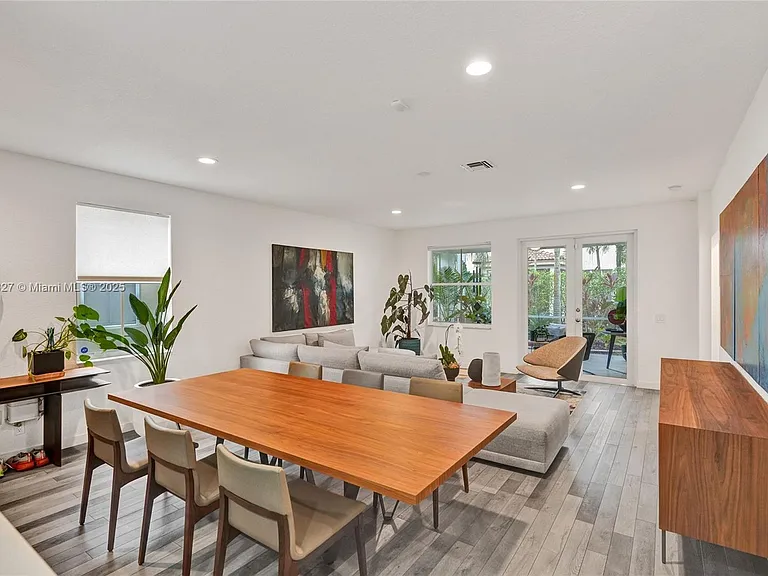 1725 Winterberry Ln — Photo 20