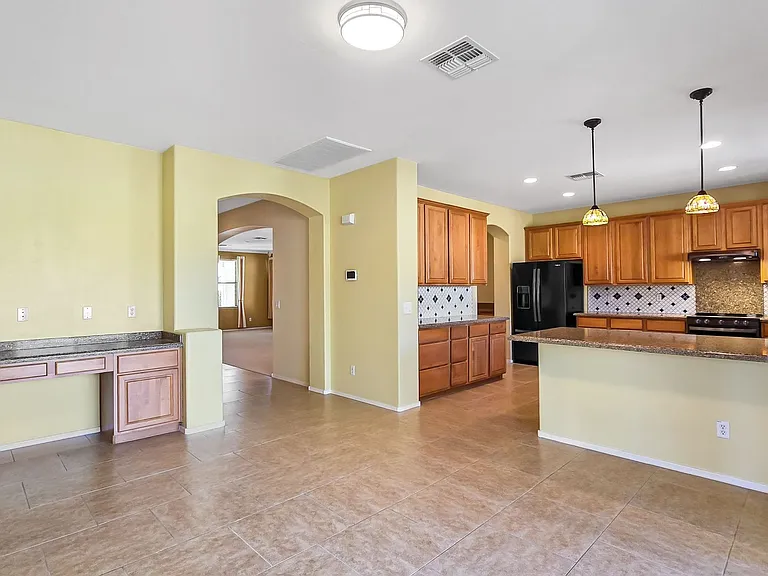 14226 W Wethersfield Rd — Photo 16