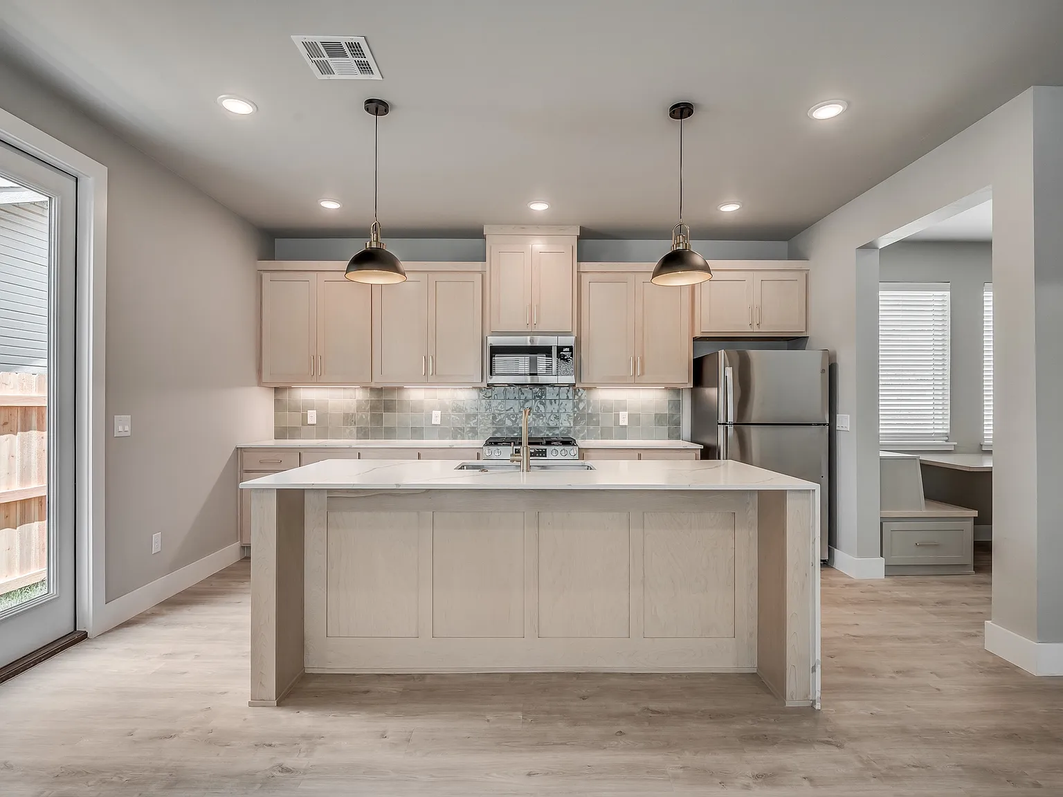 3 bed, 2.5 bath, 1650 sqft, $2,049 — Photo 1