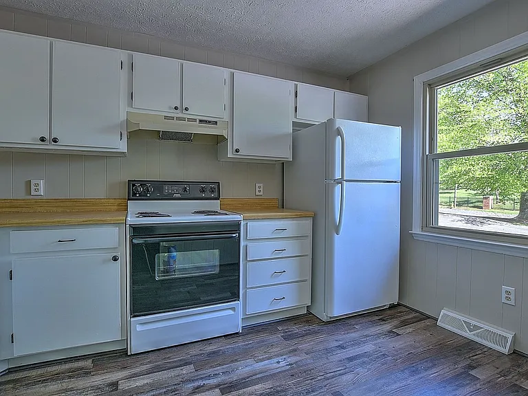 405 Cypress St — Photo 2