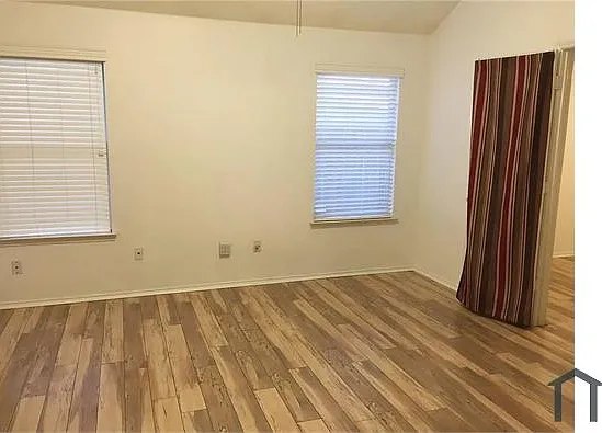 318 Dakota Dr — Photo 16