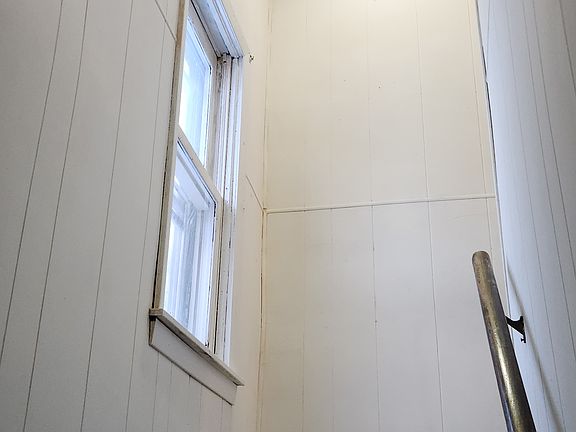 3rd image of 48 Manitoba Ave