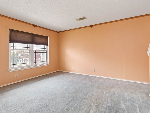 2nd image of 423 Rosa Verde