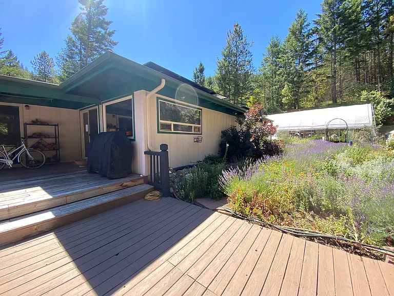 2135 Knowles Rd — Photo 30