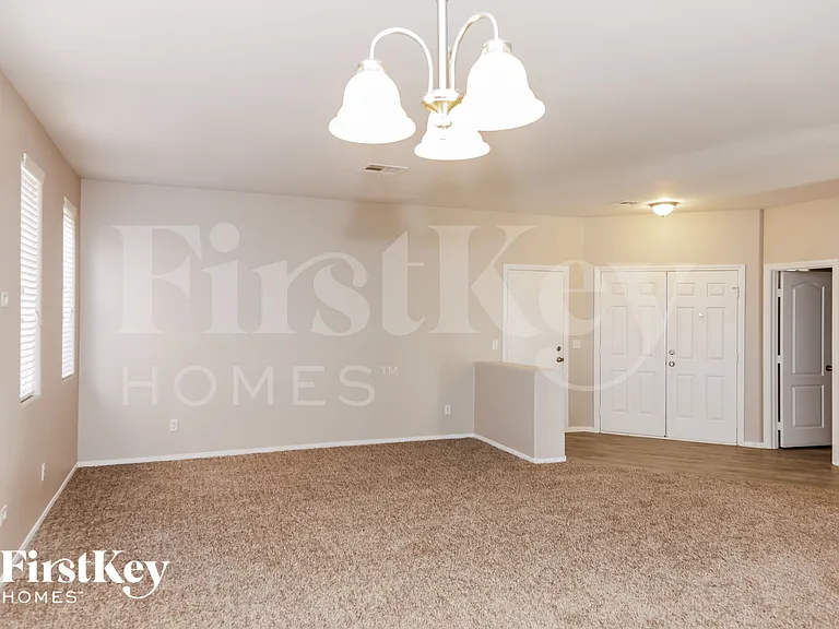 10772 Manchester Park Dr — Photo 6
