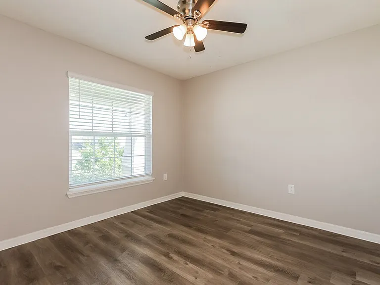6784 Hanworth Ln — Photo 13