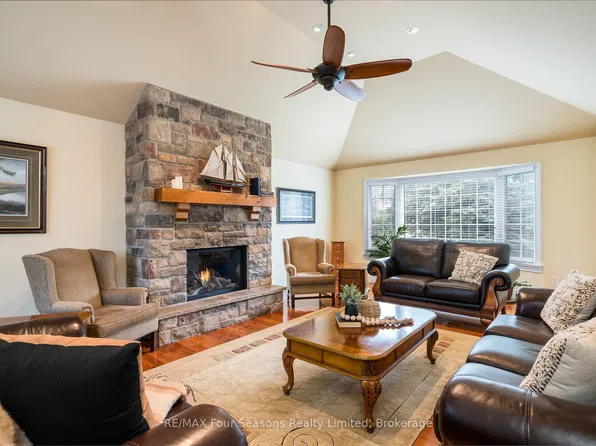 16 Carmichael Cres, Collingwood, ON L9Y 4R6