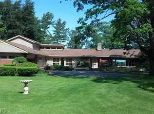 609 2nd St, Muskegon, MI 49445