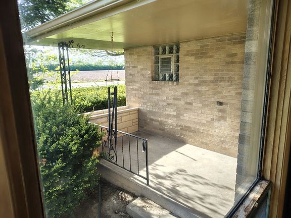 2nd image of 2329 W 3100n Rd