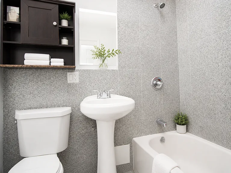 21 Adelphi St #1L — Photo 7