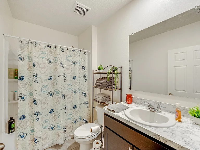 1075 Trinity St — Photo 15