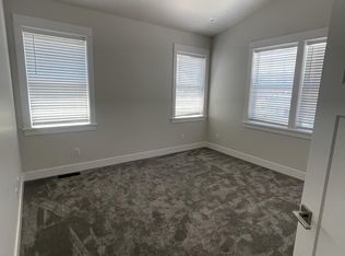 225 Willow Way, Talent, OR 97540