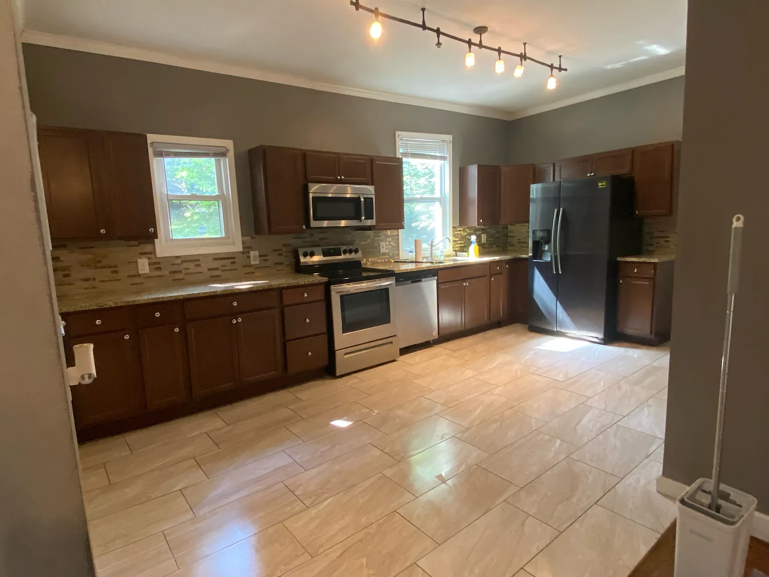5015 Forest Ave — Photo 1