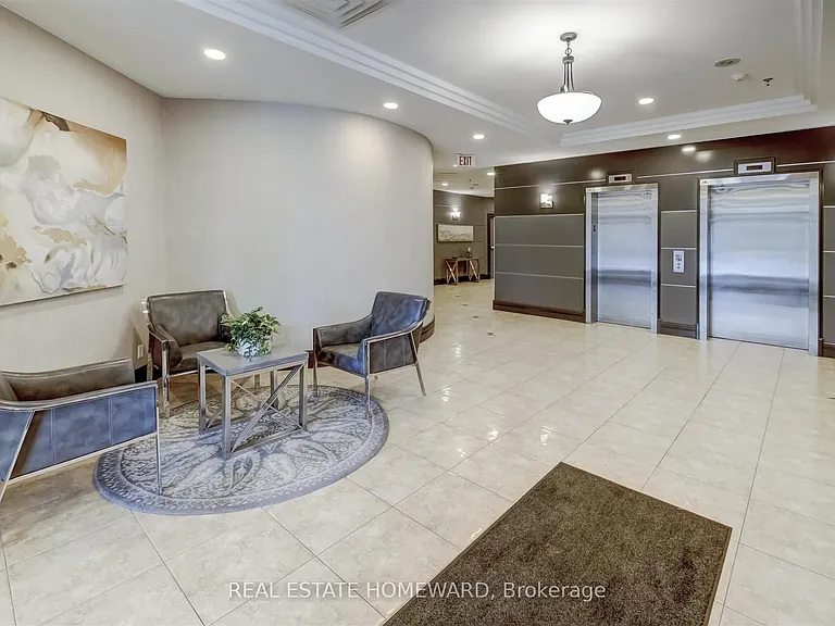 1733 Queen St E #513 — Photo 15