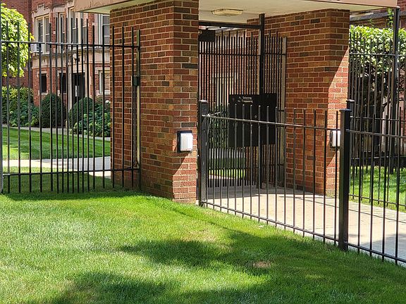 3rd image of 6932 S Crandon Ave APT 2W
