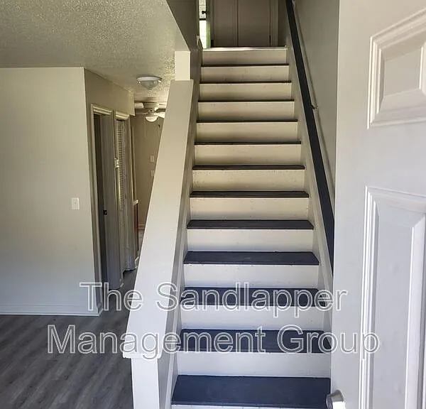 126 Langley Dr #B — Photo 2