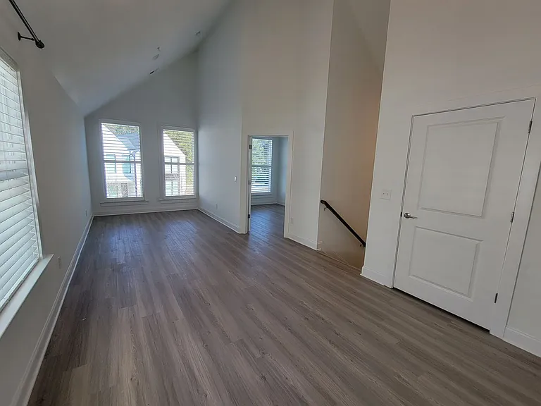111 Pearl St — Photo 16