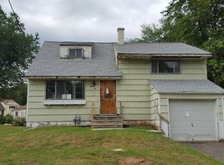 26 Brookside Ct, Colonia, NJ 07067